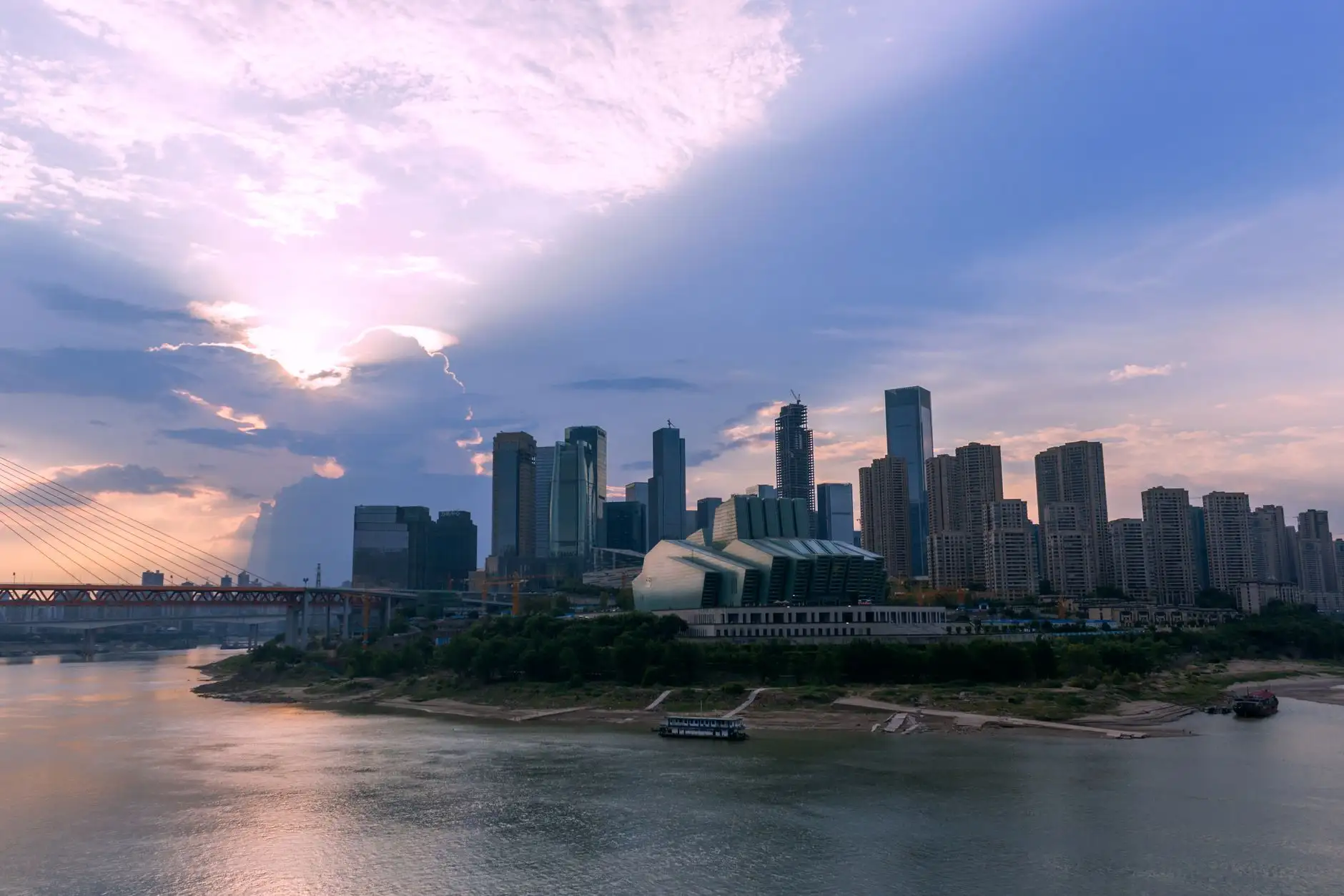 2024年上海二手房市场走势及胜邦房产经纪服务策略