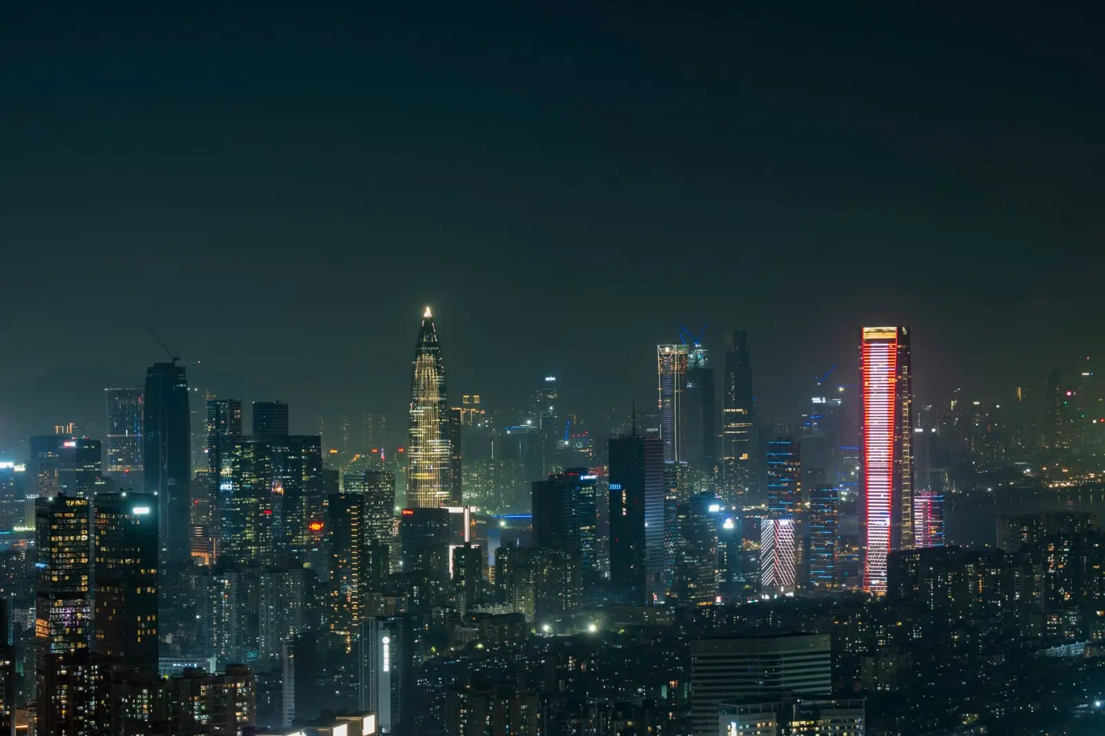 上海二手房交易市场动态：房产经纪服务如何提升买卖效率
