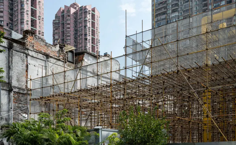 房屋买卖与租赁服务对比：上海购房者如何选择适合的房产咨询方案