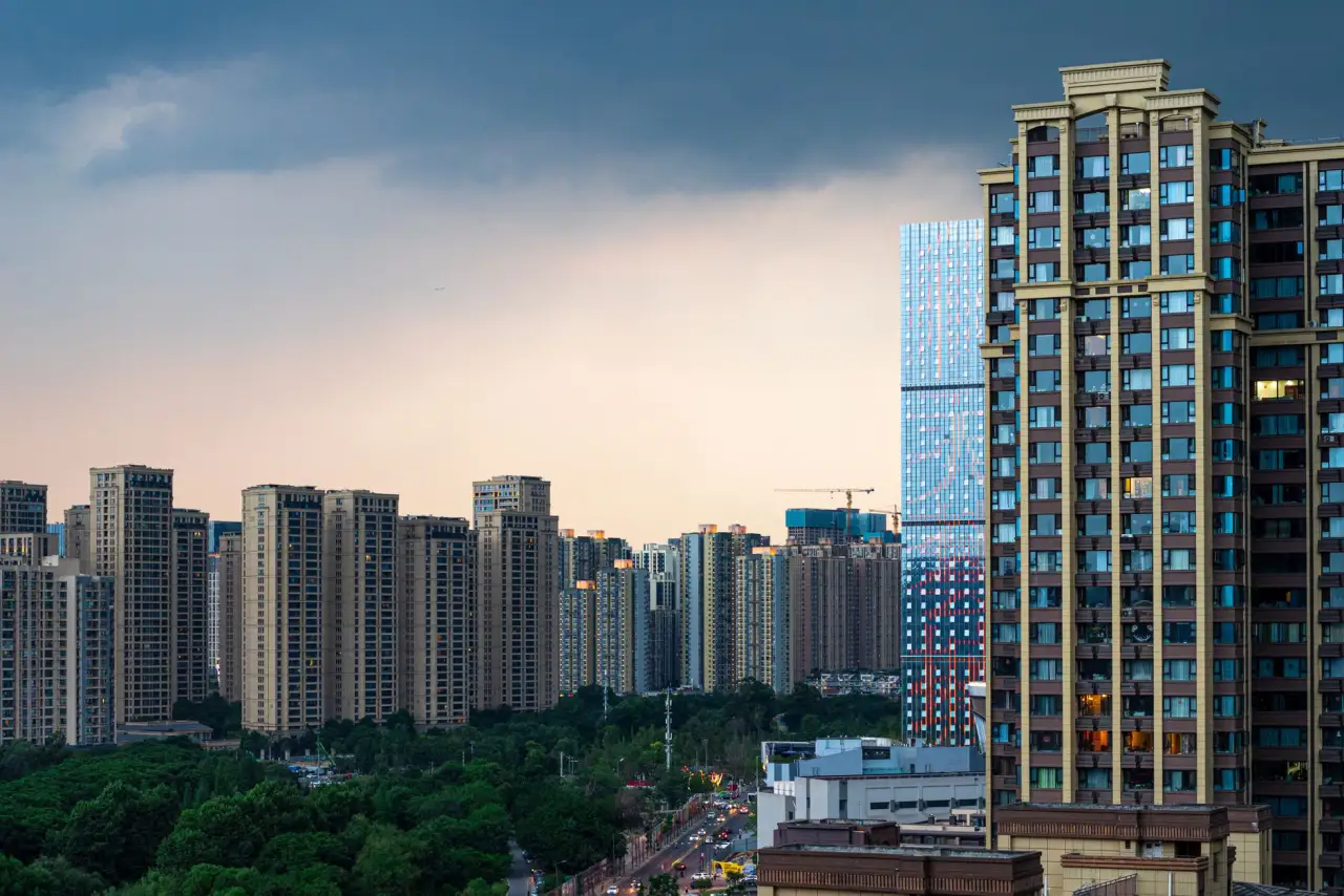 上海胜邦房产经纪房屋买卖与租赁服务模式对比分析正文配图 1