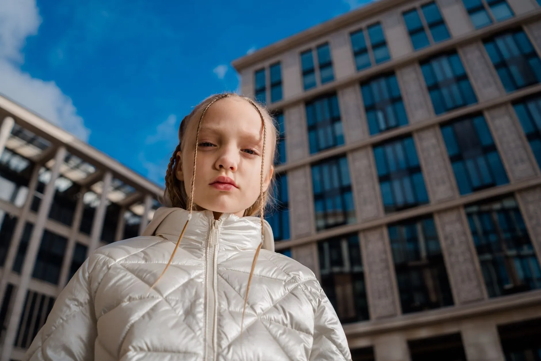 房屋买卖与租赁服务对比：上海购房者与租房客户如何选择中介机构