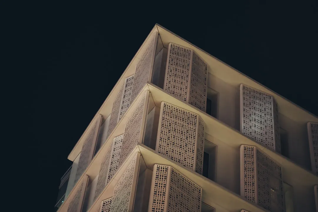 2025年上海房产经纪行业新政解读及合规操作指南