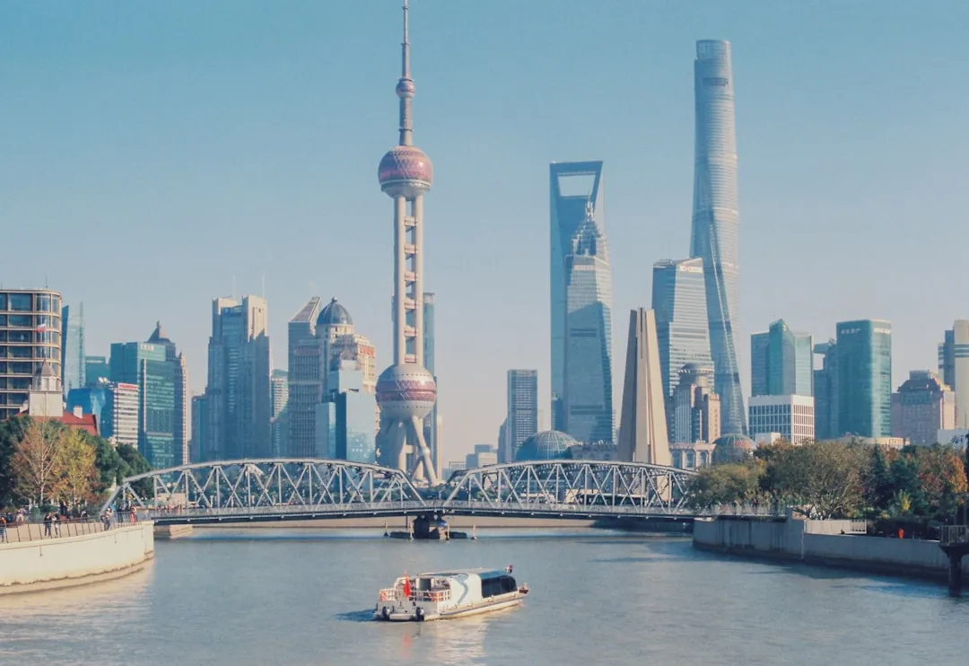 上海二手房交易流程优化与房产经纪服务标准解析封面图