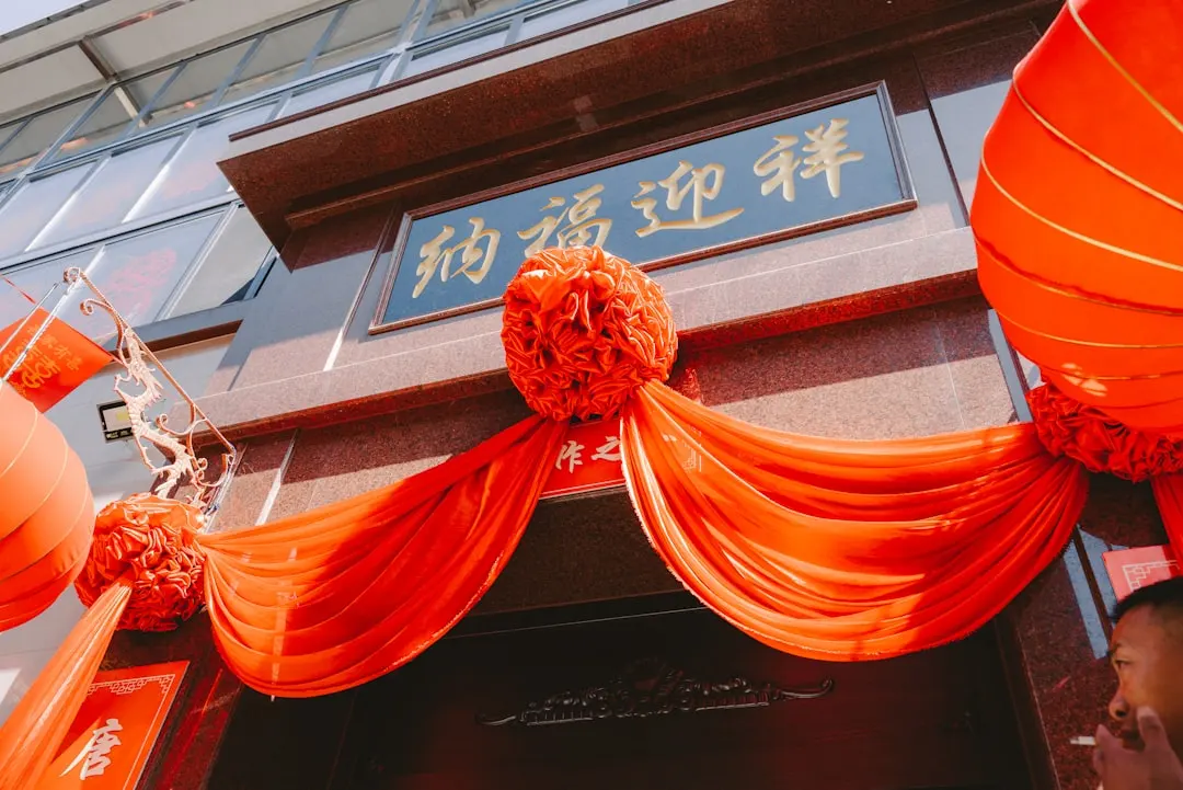 上海房产经纪服务项目全解析：二手房买卖与租赁流程的专业操作指南
