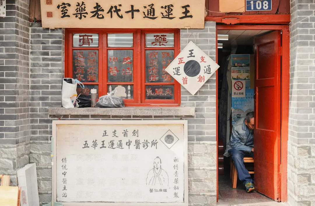 上海房产经纪服务项目解析：二手房买卖与租赁中介全流程指南