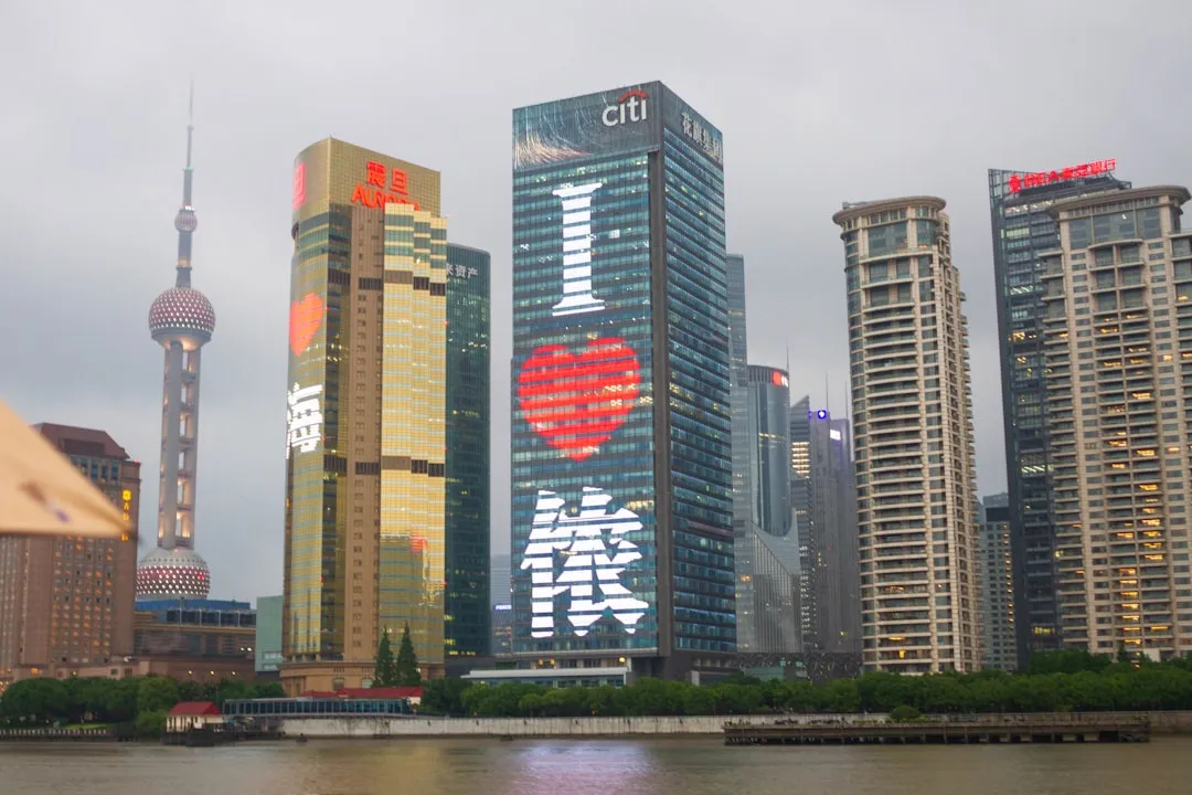 上海胜邦房产经纪二手房交易流程优化与风险控制要点解析