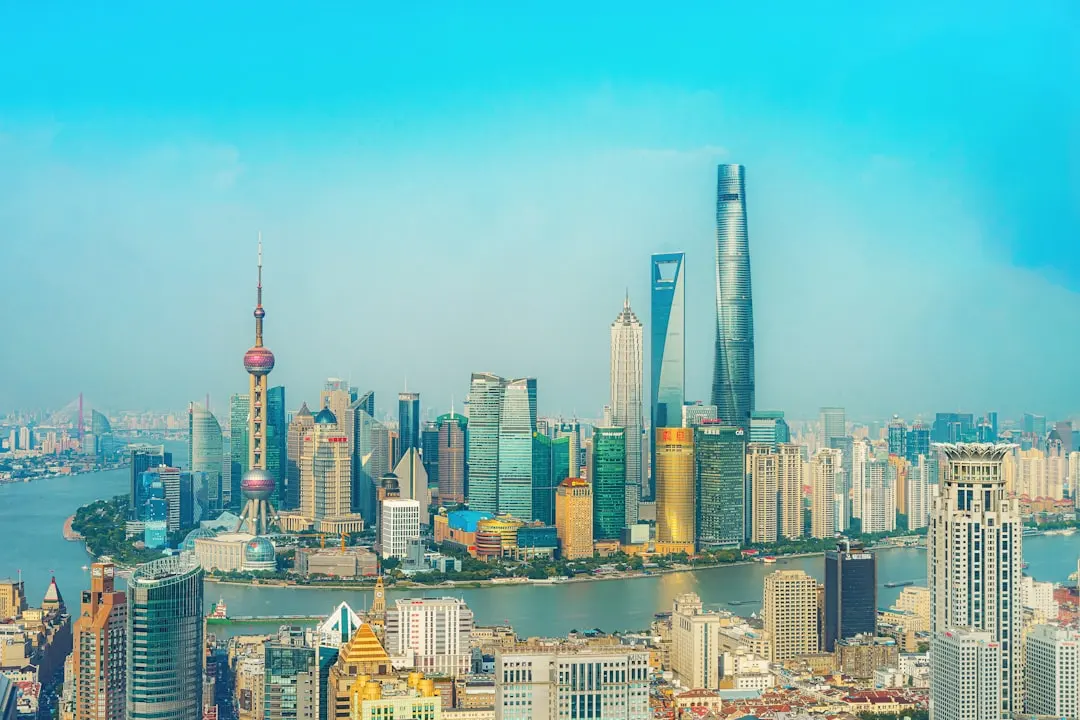 2025年上海二手房交易流程优化与房产经纪服务标准解析正文配图 1